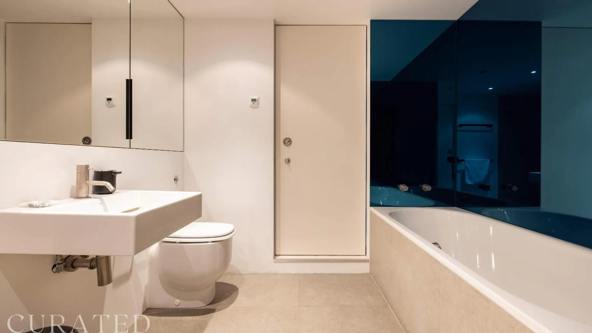 Spacious & Bright Loft Apartment - Shoreditch London