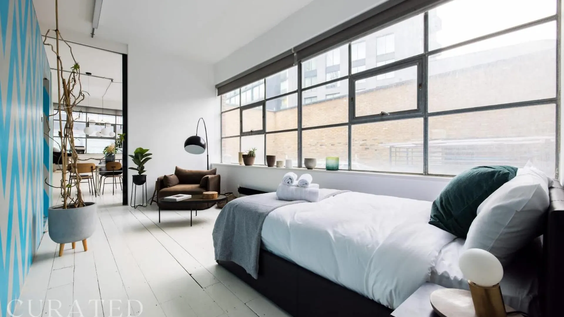 Spacious & Bright Loft Apartment - Shoreditch London