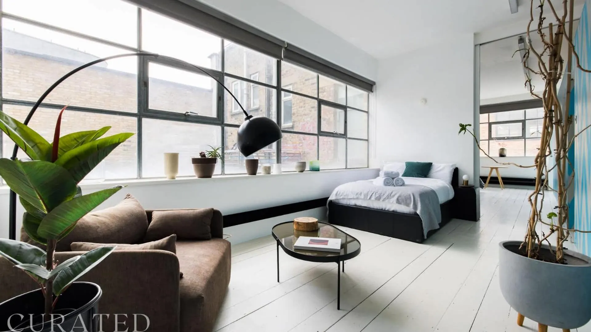 Spacious & Bright Loft Apartment - Shoreditch London