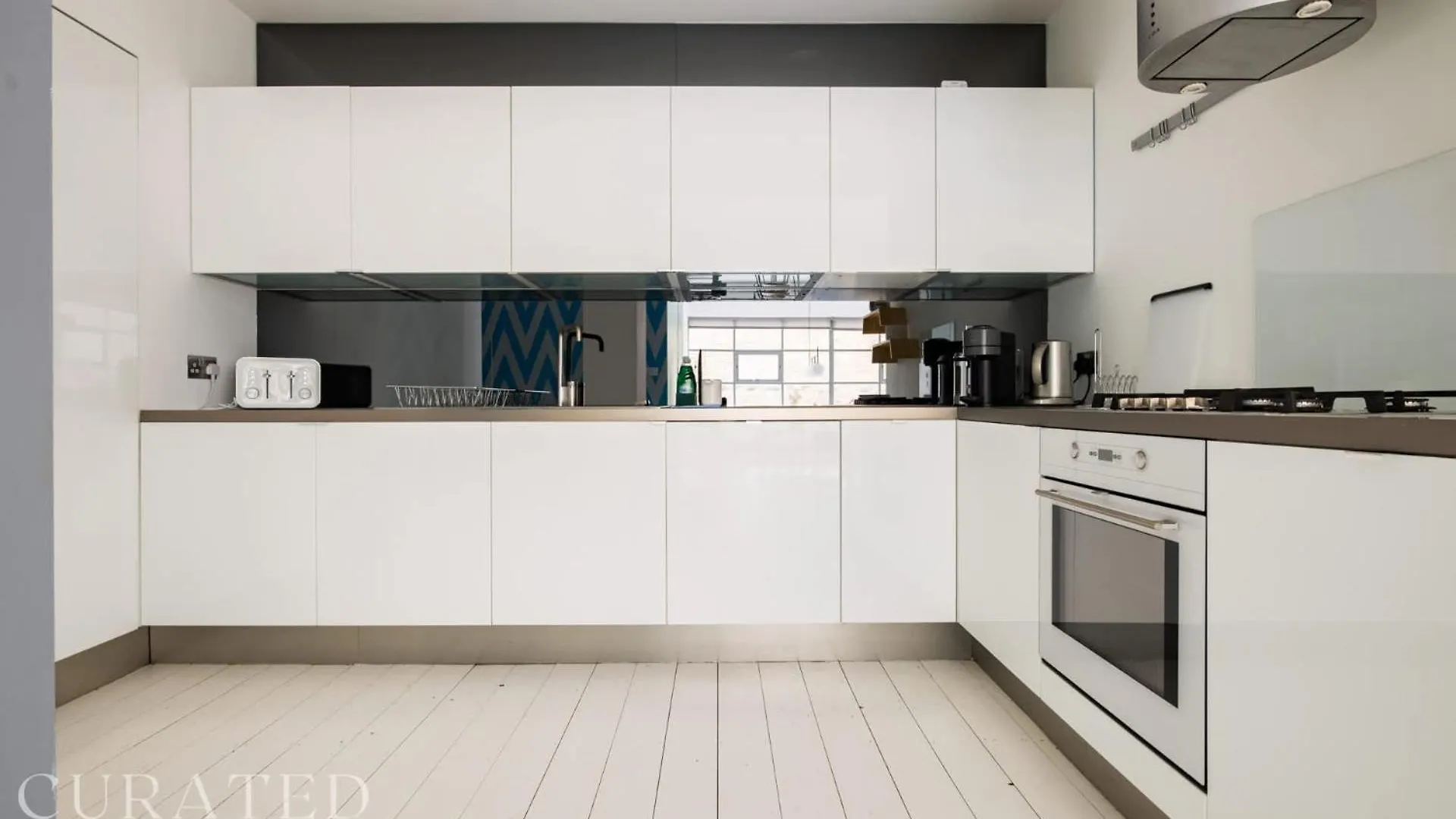 Spacious & Bright Loft Apartment - Shoreditch London